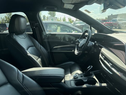 Used 2024 Cadillac XT4 Premium Luxury image 5