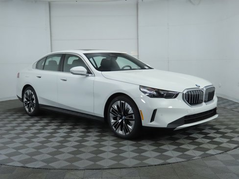 Used 2025 BMW 530i image 4