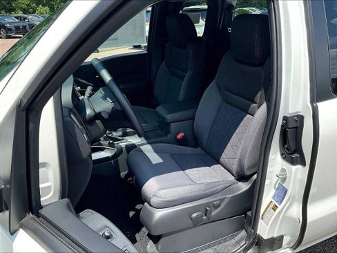 Certified 2025 Nissan Frontier SV image 10