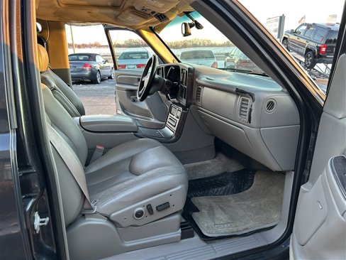 Used 2004 GMC Yukon Denali image 9