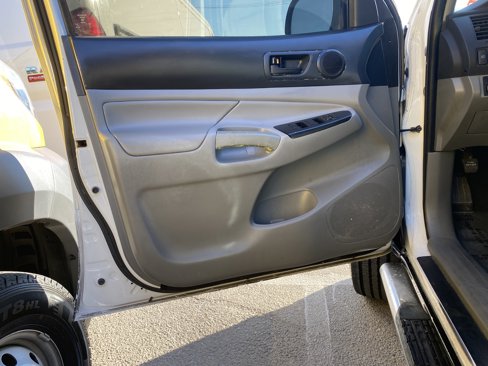 Used 2013 Toyota Tacoma PreRunner image 15