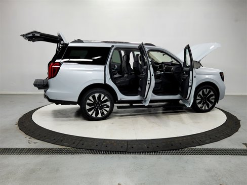 New 2025 Ford Expedition Platinum image 18