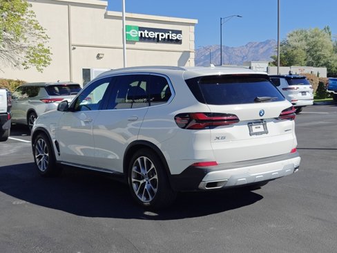 Used 2025 BMW X5 xDrive50e image 5