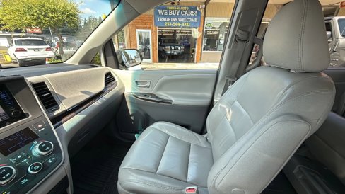 Used 2015 Toyota Sienna XLE Premium image 11