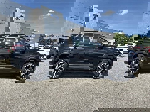 Used 2024 Chevrolet Trax RS w/ Driver Confidence Package image 4