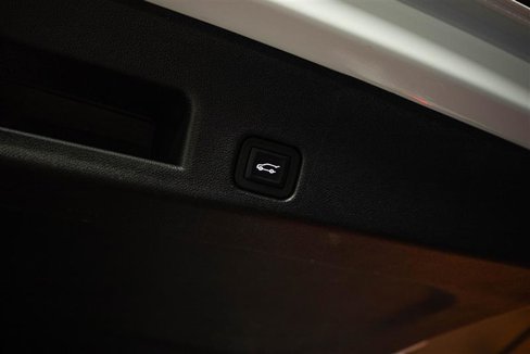 Used 2025 GMC Acadia Elevation image 8