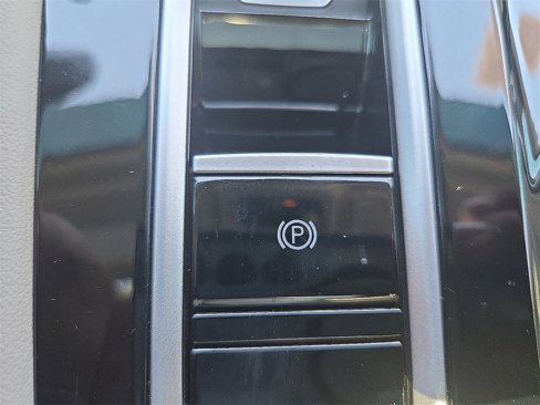 Used 2025 Volkswagen Atlas SEL Premium R-Line image 17