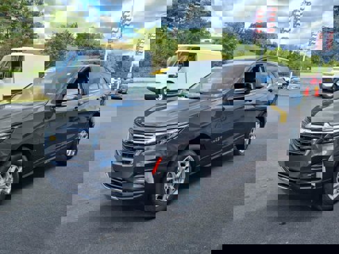 Used 2022 Chevrolet Equinox LT image 3