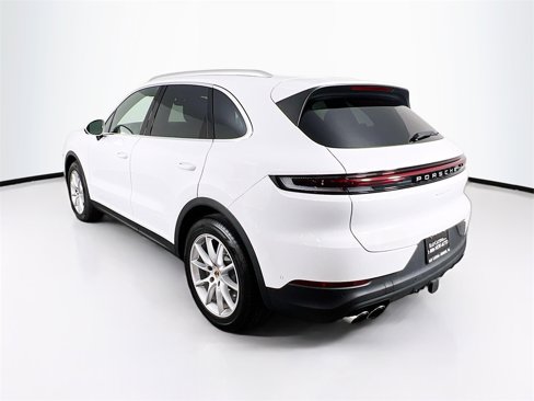 Used 2025 Porsche Cayenne image 3