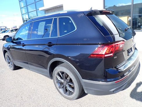 Used 2022 Volkswagen Tiguan SE image 2