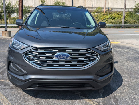 Used 2020 Ford Edge SE image 2