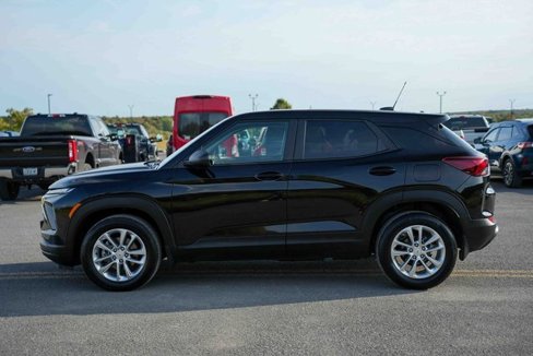 Used 2025 Chevrolet TrailBlazer LS w/ LS Convenience Package image 8