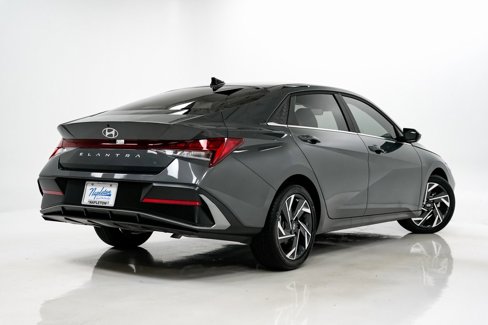 Used 2025 Hyundai Elantra SEL image 29