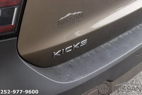 Used 2025 Nissan Kicks SR image 9