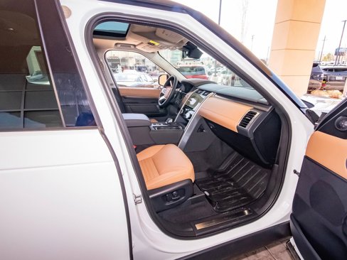 New 2025 Land Rover Discovery Metropolitan Edition image 43