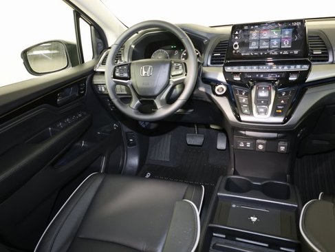 New 2026 Honda Odyssey Touring image 8