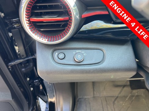 Used 2024 Chevrolet Trax RS w/ Sunroof Package image 8