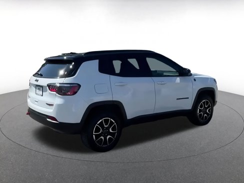 Used 2025 Jeep Compass Trailhawk image 12