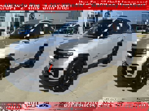 Used 2023 Jeep Grand Cherokee Altitude image 1