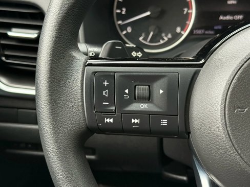 Used 2021 Nissan Rogue SV image 12