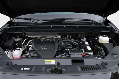 Used 2024 Toyota Highlander FWD image 11
