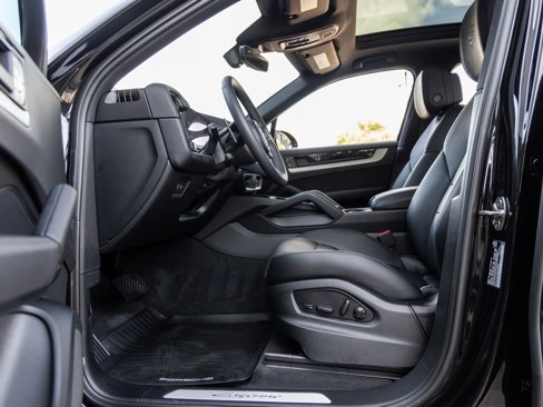 Used 2025 Porsche Cayenne image 22