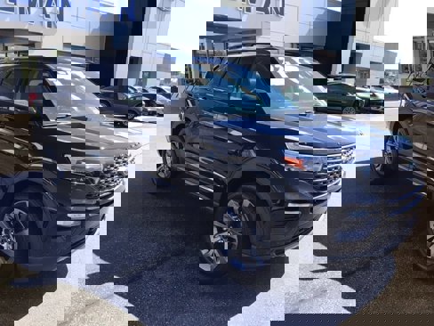Certified 2022 Ford Explorer XLT w/ Equipment Group 202A image 1