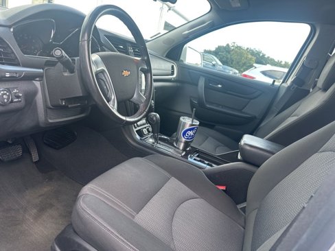 Used 2016 Chevrolet Traverse LT w/ Style and Technology Package image 3