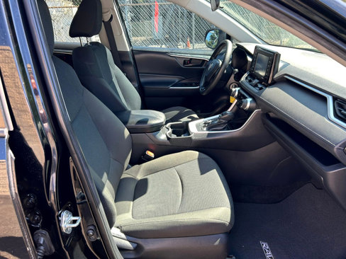 Used 2021 Toyota RAV4 LE image 15