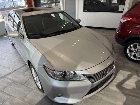 Used 2014 Lexus ES 300h image 11