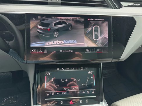 Used 2024 Audi Q8 e-tron Prestige image 22