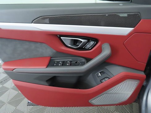 Used 2020 Lamborghini Urus image 25