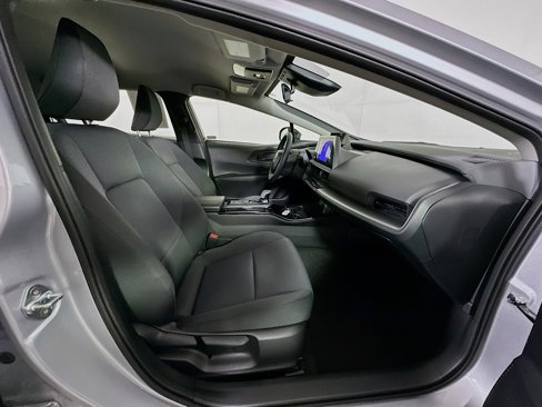 Used 2025 Toyota Prius LE image 30