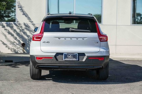 Used 2022 Volvo XC40 T5 R-Design image 5