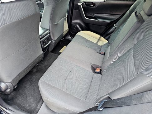 Used 2022 Toyota RAV4 LE image 11