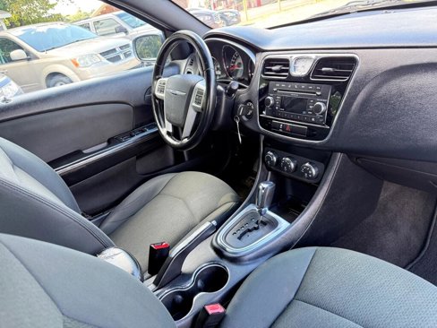 Used 2011 Chrysler 200 Touring image 16