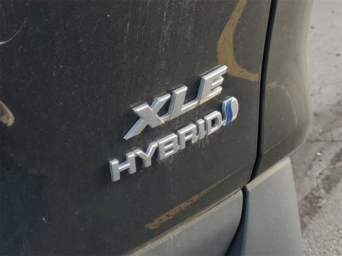 Used 2022 Toyota RAV4 XLE image 6