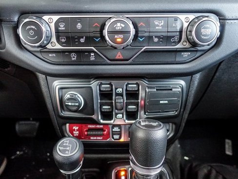 New 2025 Jeep Wrangler Unlimited Rubicon image 13