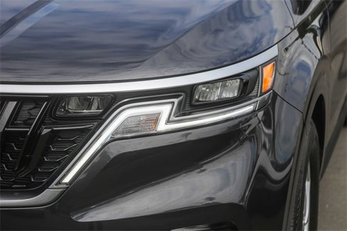 Certified 2024 Kia Carnival LX image 6
