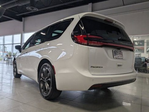 New 2026 Chrysler Pacifica Select image 4