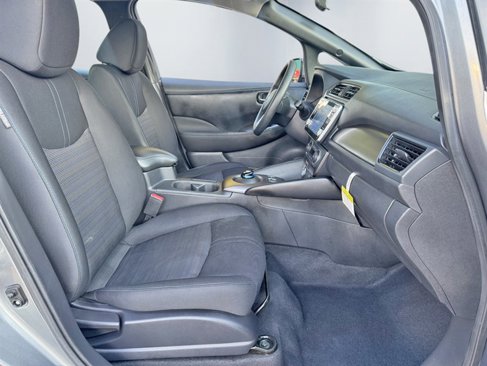 Used 2022 Nissan Leaf S image 22