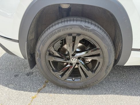Certified 2025 Volkswagen Atlas Cross Sport SEL R-Line image 27