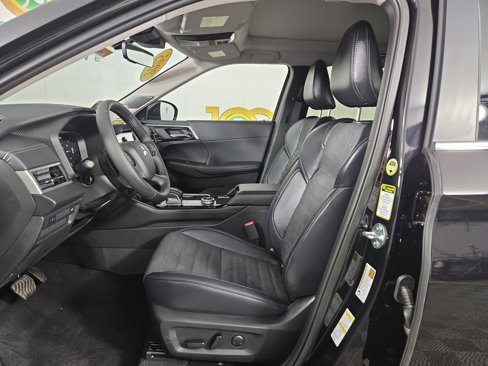 New 2025 Mitsubishi Outlander SE image 10