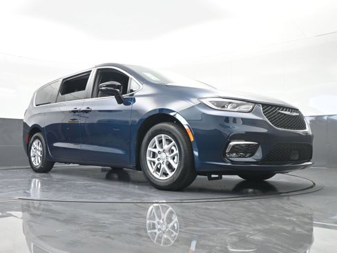 New 2025 Chrysler Pacifica Select image 56