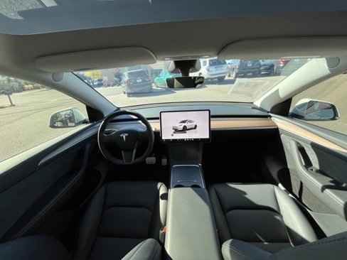 Used 2025 Tesla Model Y Performance image 30