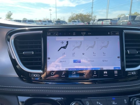 New 2026 Chrysler Pacifica Limited w/ Uconnect Theater Family Group image 24