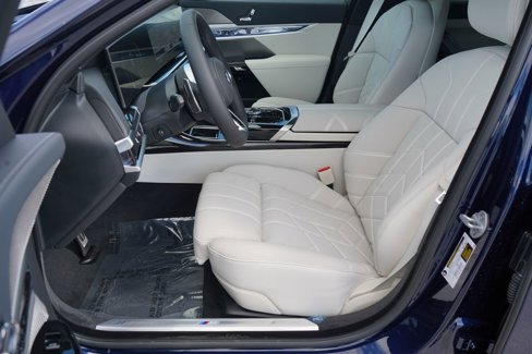 New 2026 BMW 740i image 11