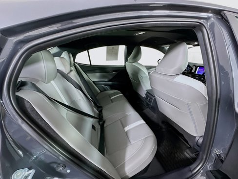 Used 2025 Toyota Camry SE image 29
