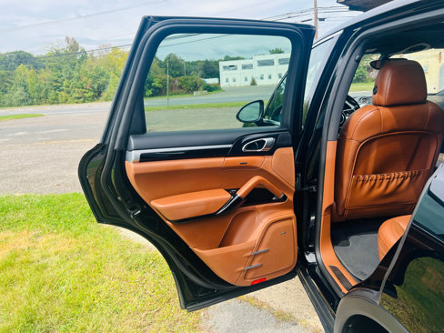 Used 2018 Porsche Cayenne S image 19