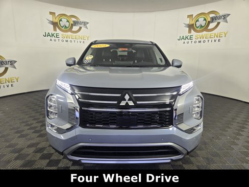 New 2025 Mitsubishi Outlander SE image 2